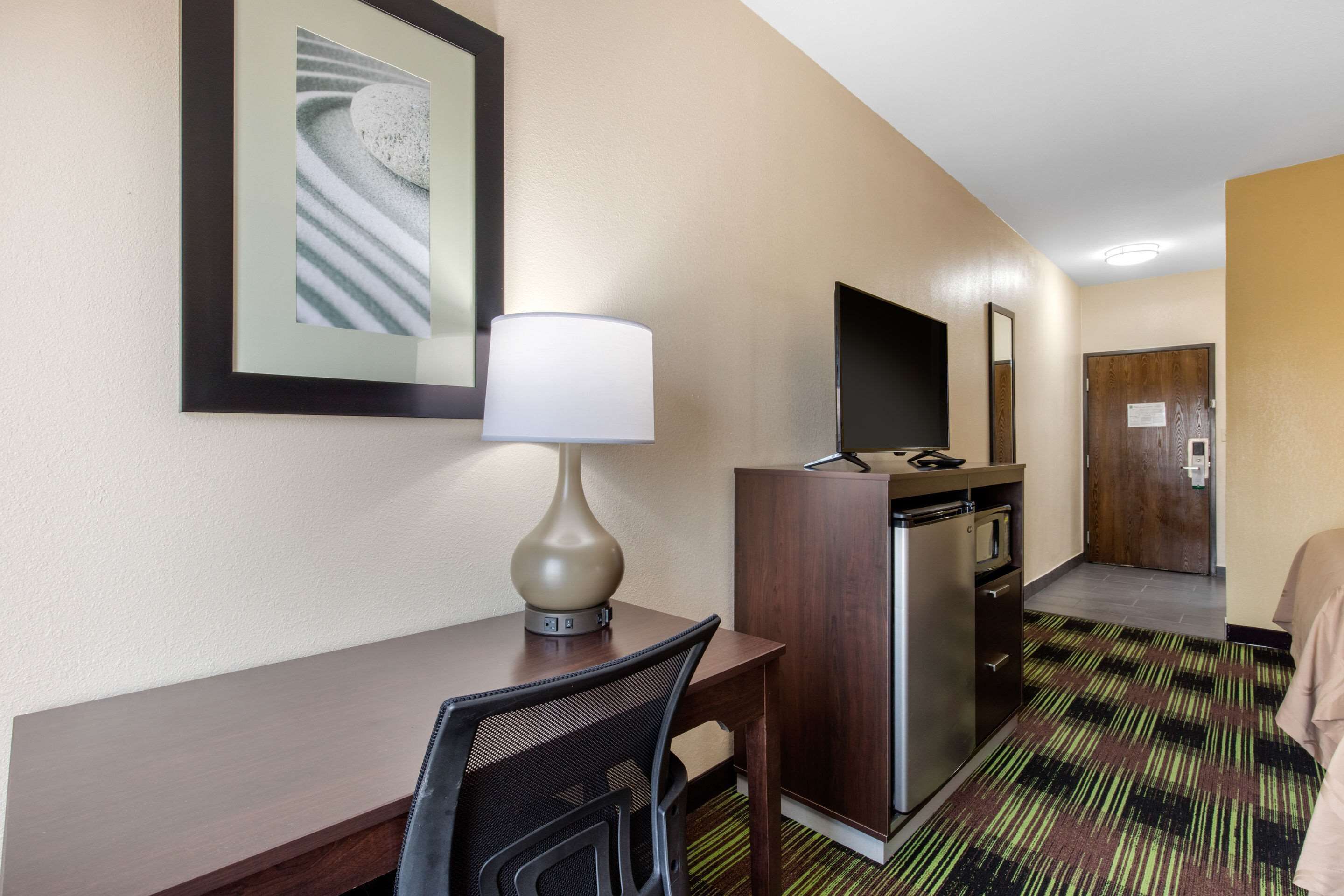 standard room, 2 queen beds, non smoking | premium bedding, desk, blackout curtains, soundproofing