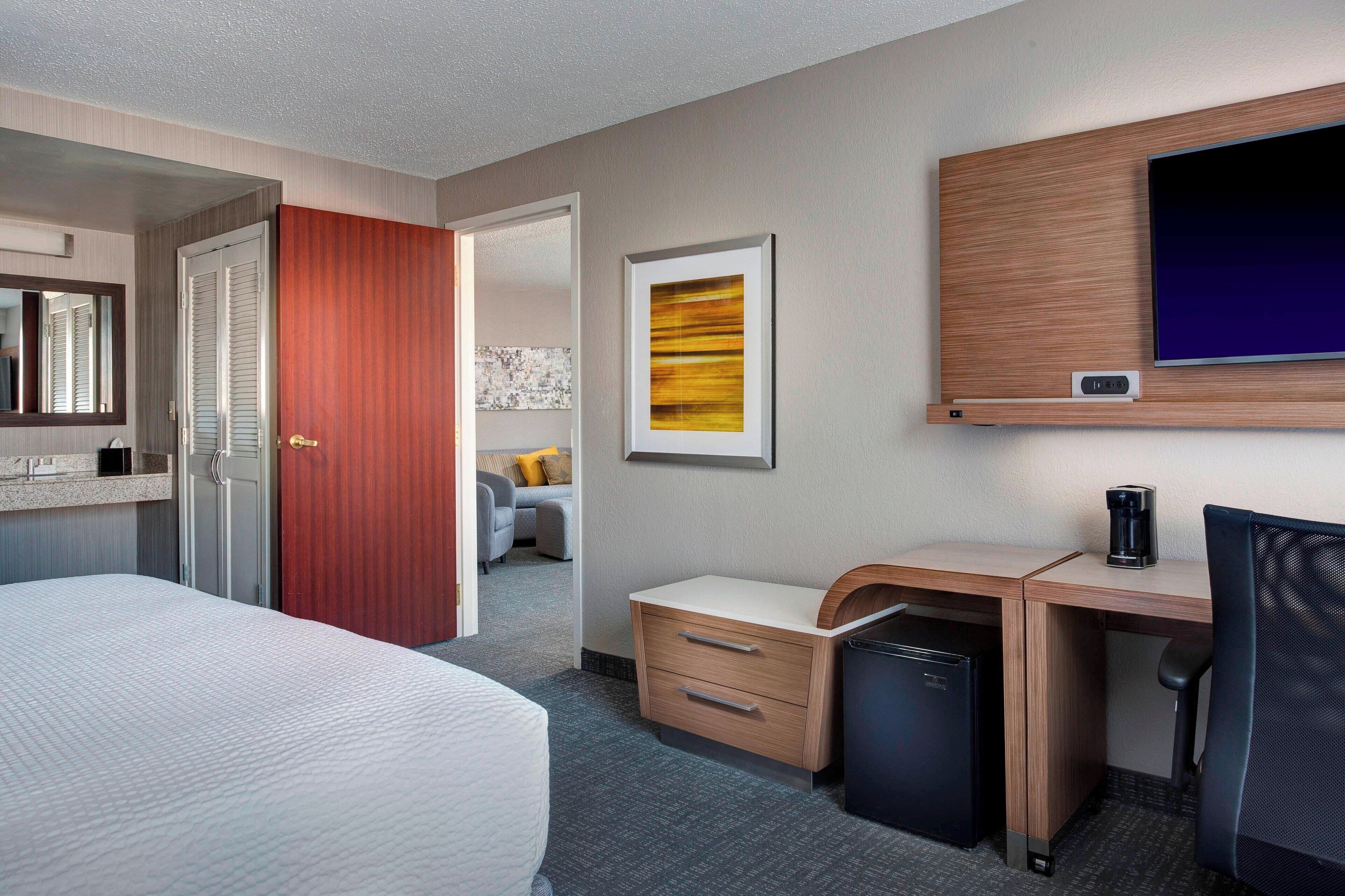 suite, 1 bedroom | in-room safe, desk, laptop workspace, blackout curtains