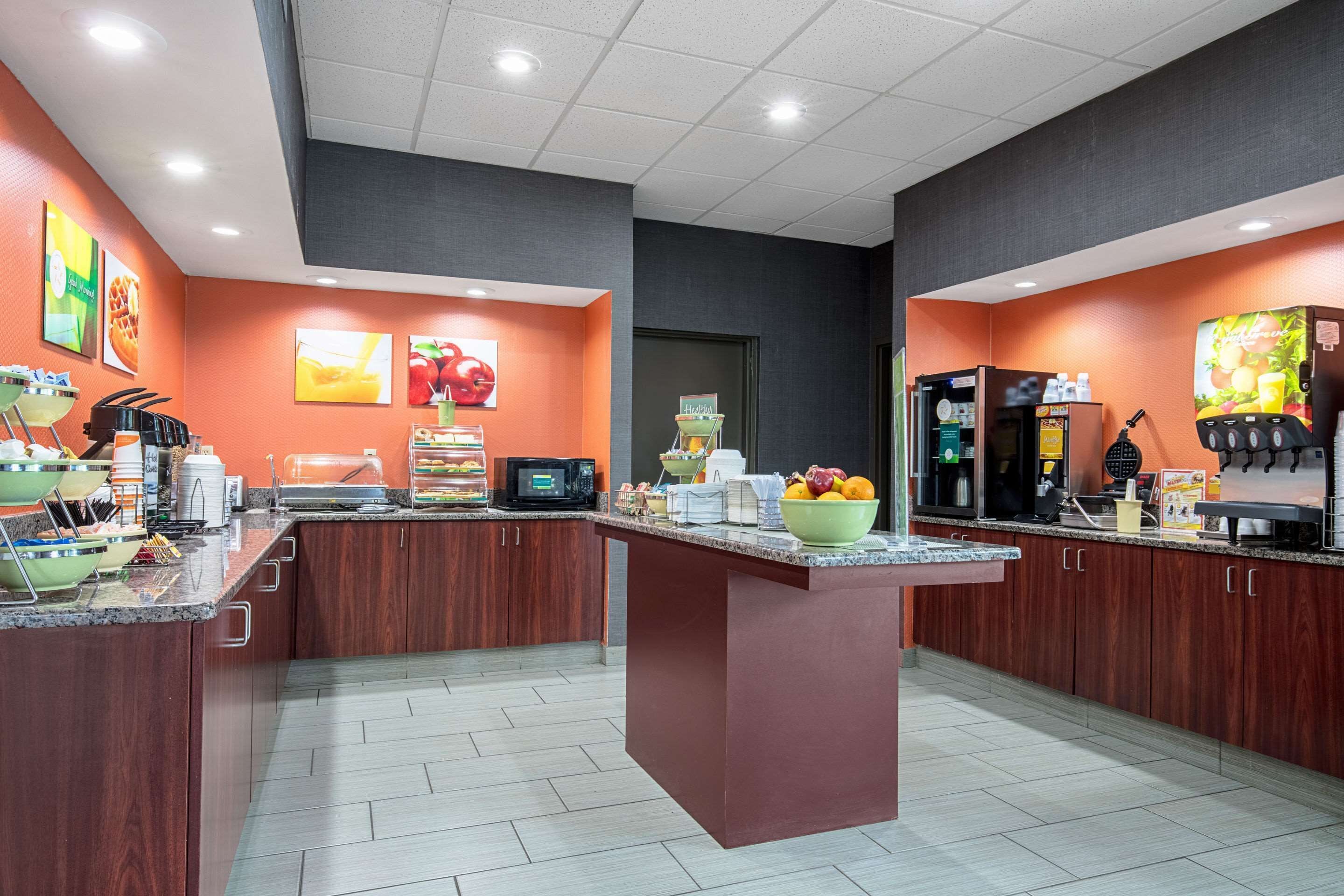 Free buffet breakfast 