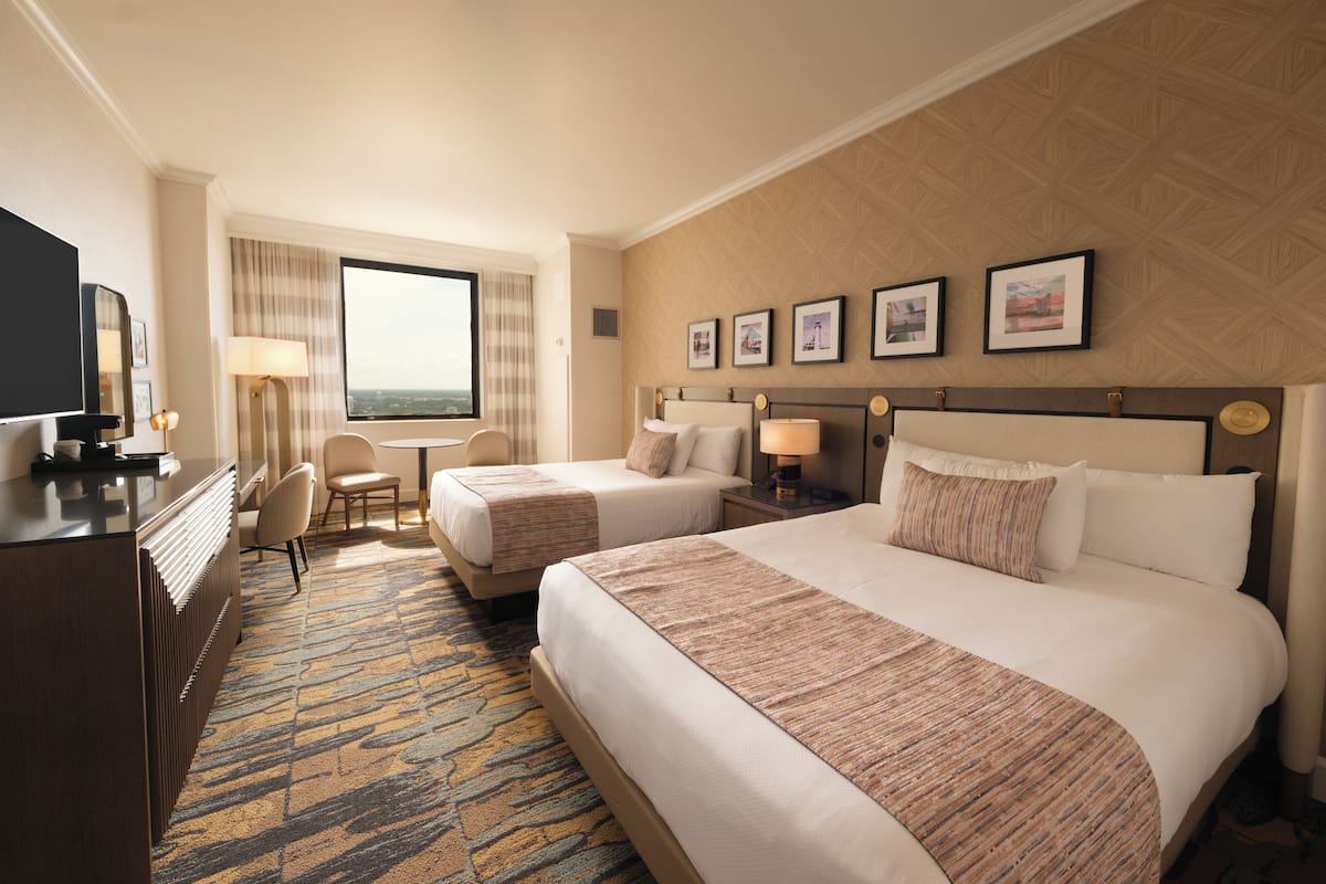 Hypo-allergenic bedding, in-room safe, blackout curtains