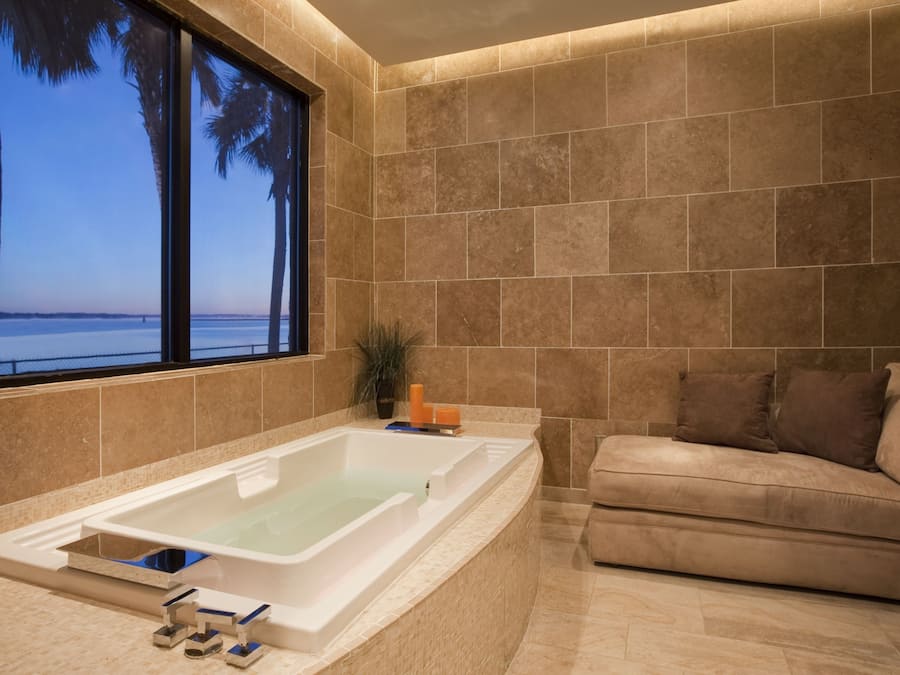 Couples treatment rooms, sauna, hot tub, steam room, body treatments