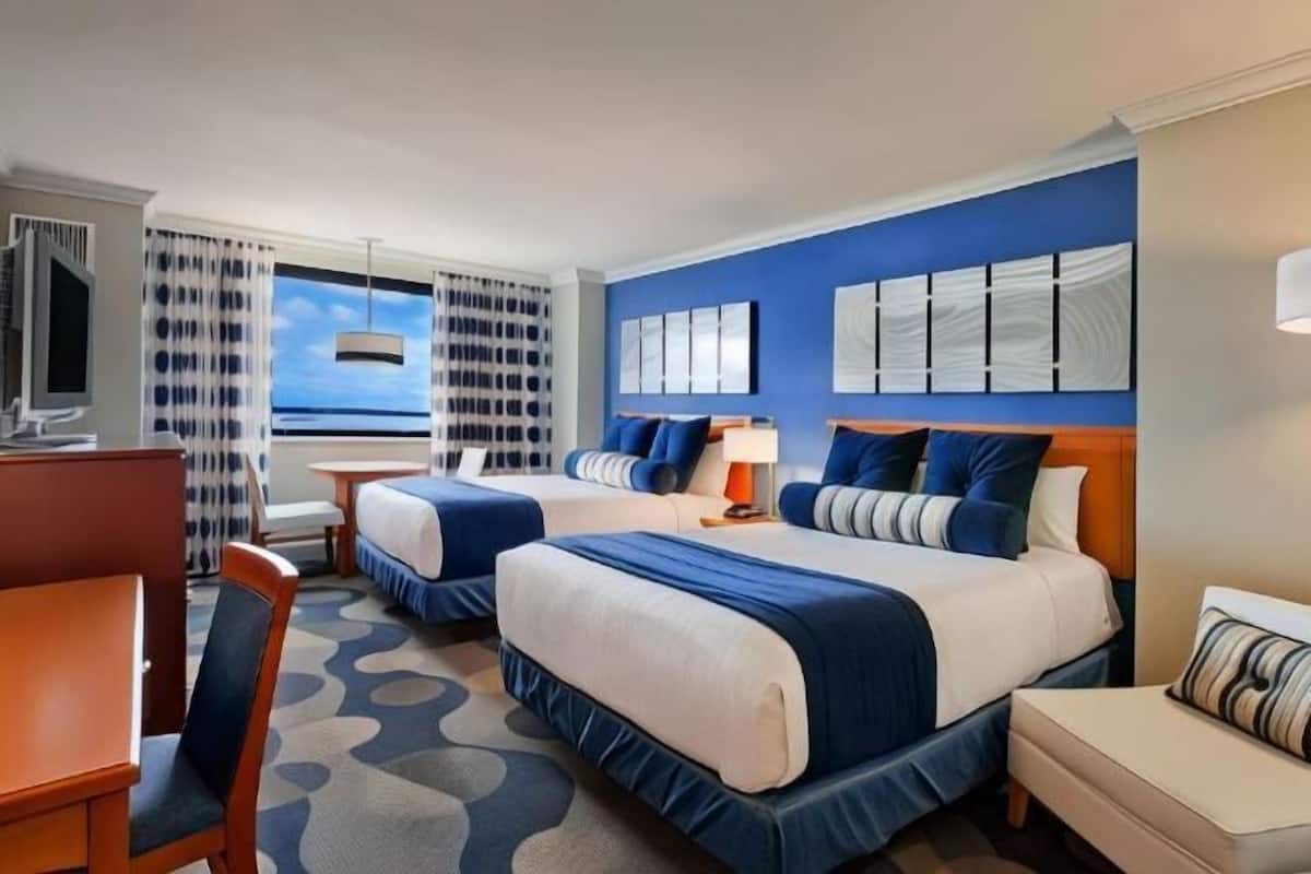 Hypo-allergenic bedding, in-room safe, blackout curtains