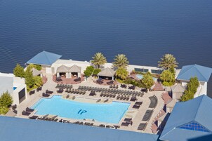 Seasonal outdoor pool, pool cabanas (surcharge), pool loungers