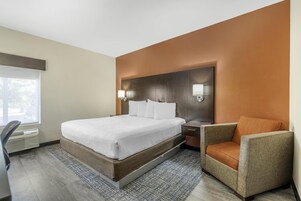 Ropa de cama de alta calidad, colchones con pillow-top y escritorio 