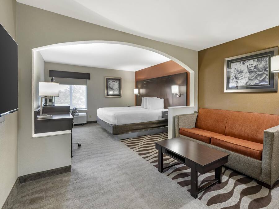 Premium bedding, pillow-top beds, desk, iron/ironing board