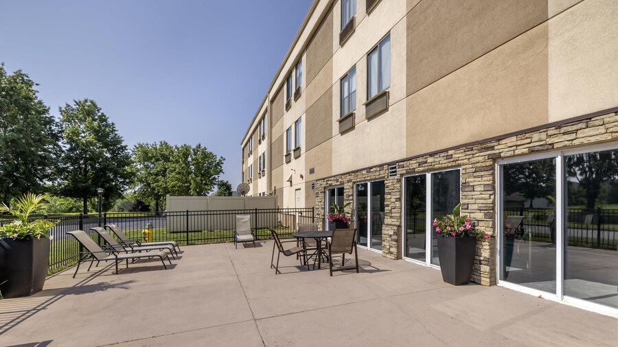 Best Western Plus Lee's Summit Hotel & Suites