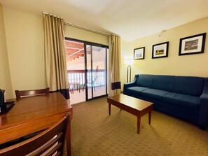 Phòng Tiêu chuẩn, 2 giường cỡ queen, không hút thuốc | Bàn, bàn ủi/dụng cụ ủi quần áo, nôi/giường cho trẻ sơ sinh (phụ phí) 