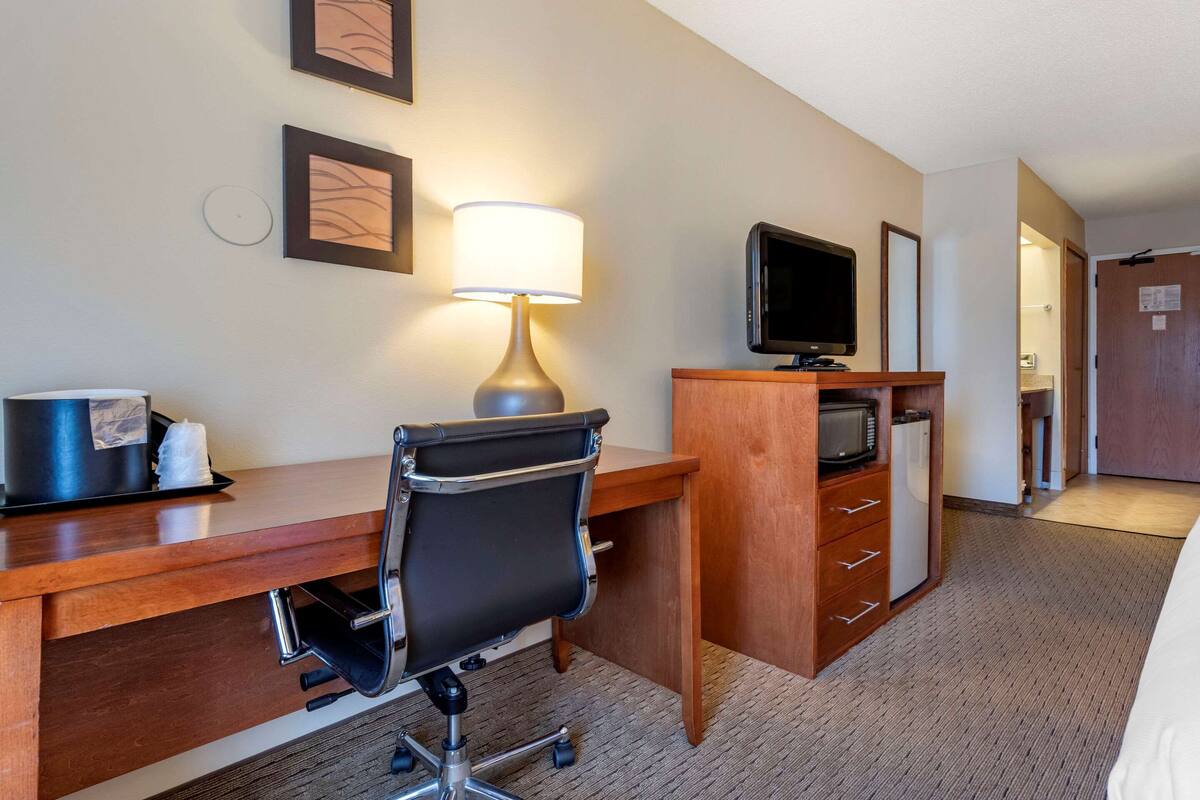 desk, iron/ironing board, free cots/infant beds, rollaway beds