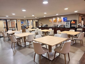 Free daily buffet breakfast - Comfort Inn & Suites Black River Falls I-94 (Black River Falls)