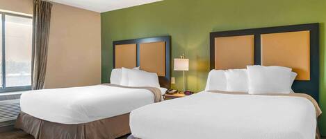 Escritorio y espacio para trabajar con laptop