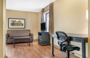 Deluxe Studio, Multiple Beds, Non Smoking | Desk, laptop workspace, iron/ironing board, free WiFi