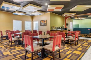 Free buffet breakfast - Quality Inn & Suites Lenexa Kansas City (Lenexa)