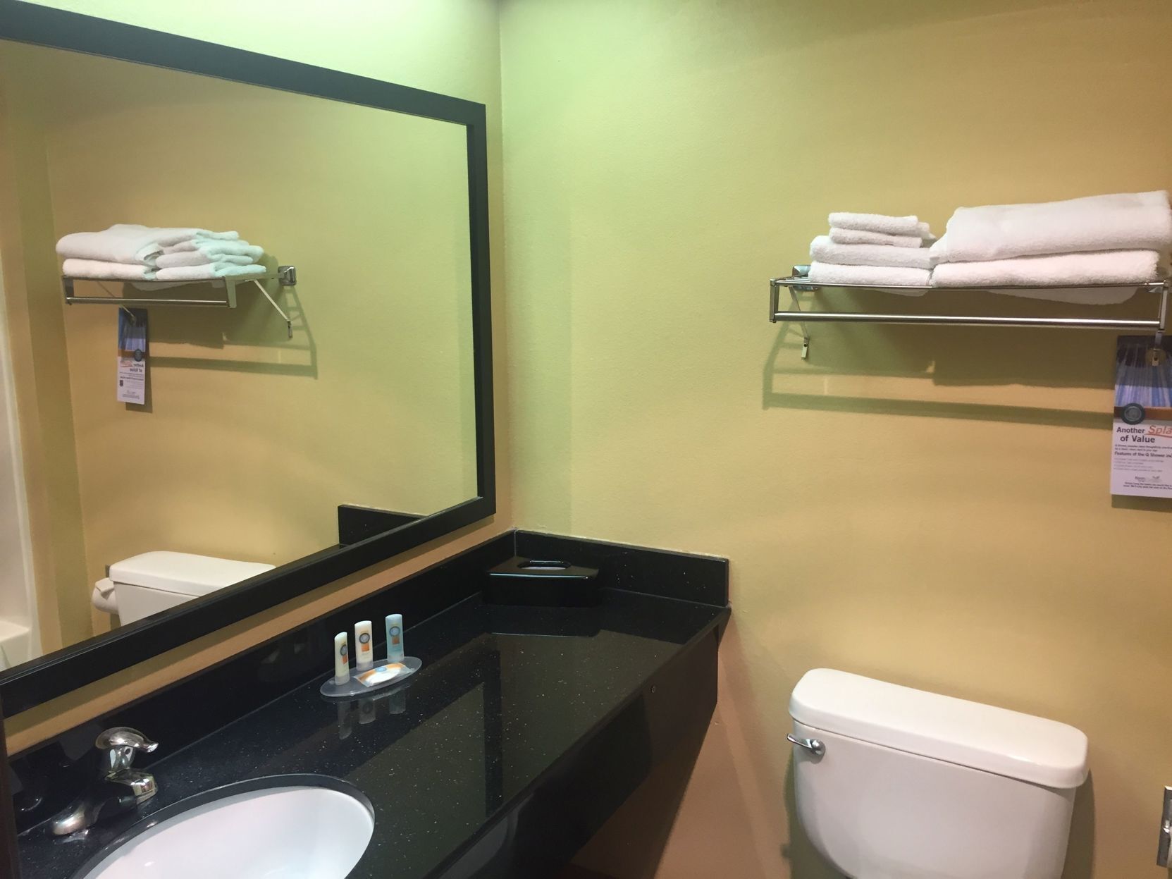 Baño | Amenidades de baño gratuitas, secadora de cabello, toallas 