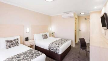 Minibar, in-room safe, laptop workspace, blackout drapes