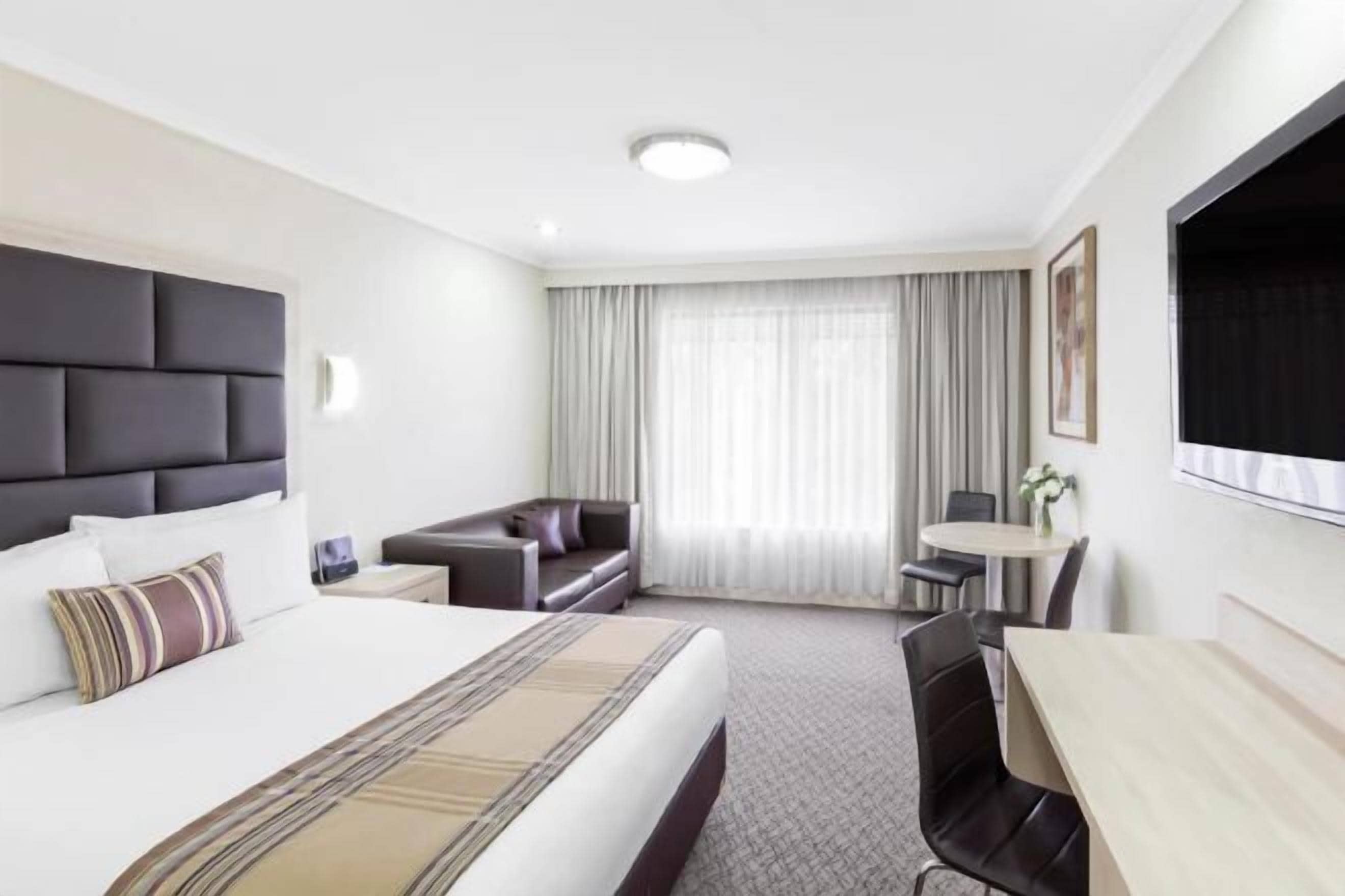 迷你吧、客房內保險箱、筆電工作空間、遮光布/窗簾