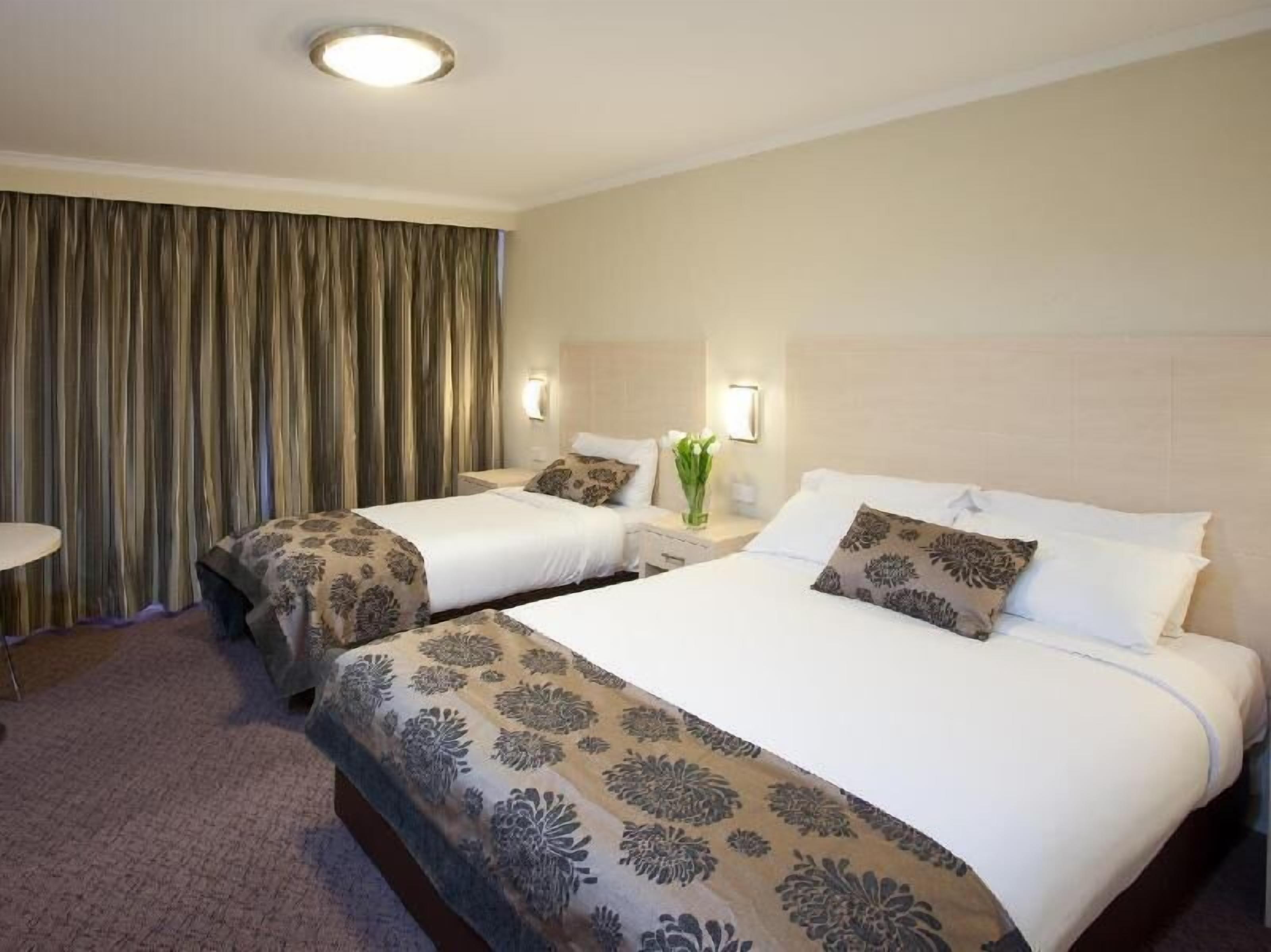 Minibar, in-room safe, laptop workspace, blackout drapes