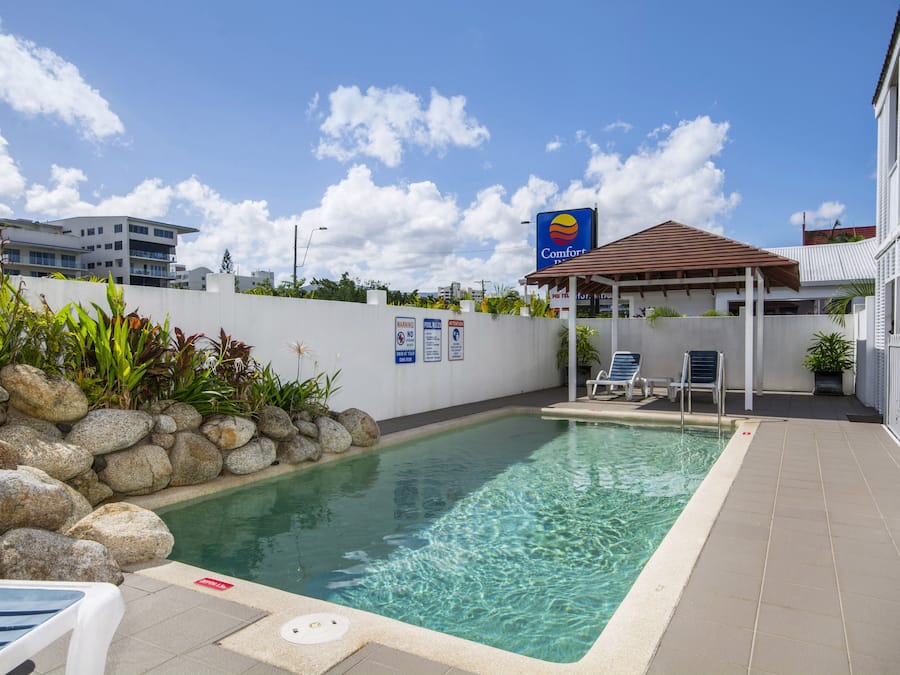 2 outdoor pools