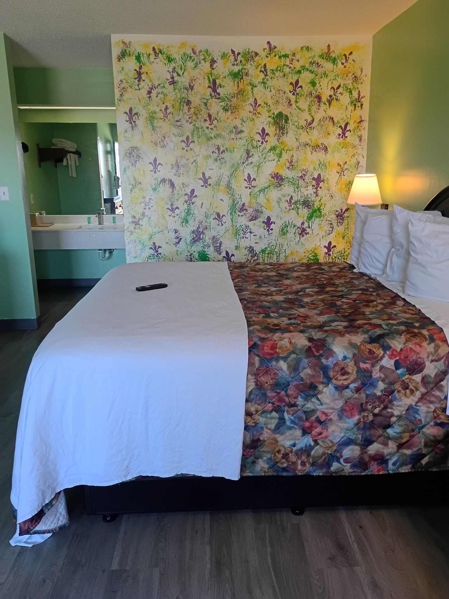 베이직 싱글룸 | 다리미/다리미판, 무료 WiFi, 침대 시트, 알람 시계