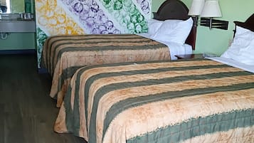 Tabla de planchar con plancha, wifi gratis, ropa de cama y despertador