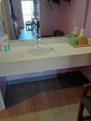 Bathroom - NOLA Inn (Slidell)