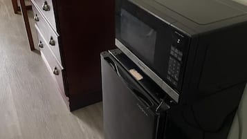 Iron/ironing board, free WiFi, bed sheets, alarm clocks