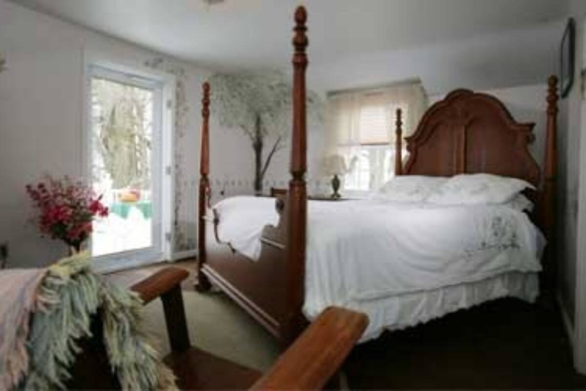 Habitación (Garden Manor Room) | Sistema de insonorización, tabla de planchar con plancha, wifi gratis