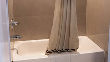Deluxe Room | Bathroom | Free toiletries, hair dryer, towels