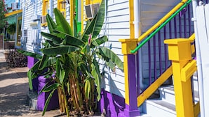 A colorful building with a balcony and a staircase. - Historic Mardi Gras Inn (New Orleans)