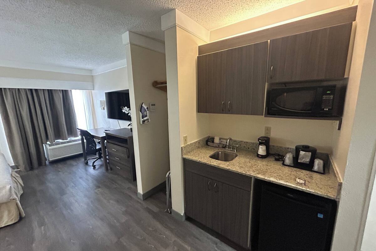 suite, 1 king bed, jetted tub (smoke free) | desk, laptop workspace, iron/ironing board, free wifi