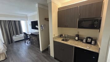Suite, 1 King Bed, Jetted Tub (Smoke Free) | Desk, laptop workspace, iron/ironing board, free WiFi
