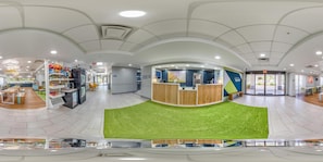 Lobby - Spark by Hilton Fort Myers (Fort Myers)