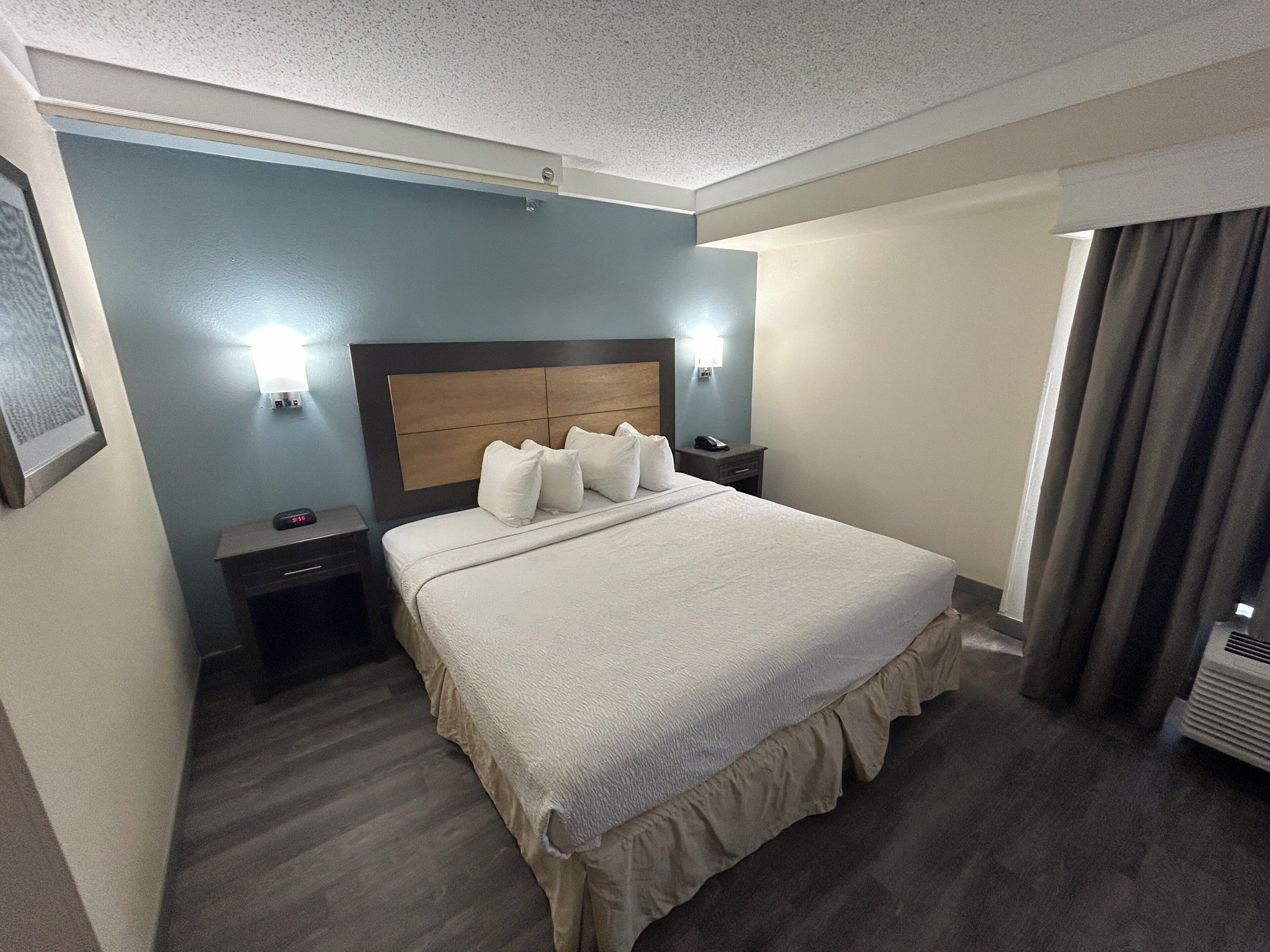 suite, 1 king bed, jetted tub (smoke free) | desk, laptop workspace, iron/ironing board, free wifi