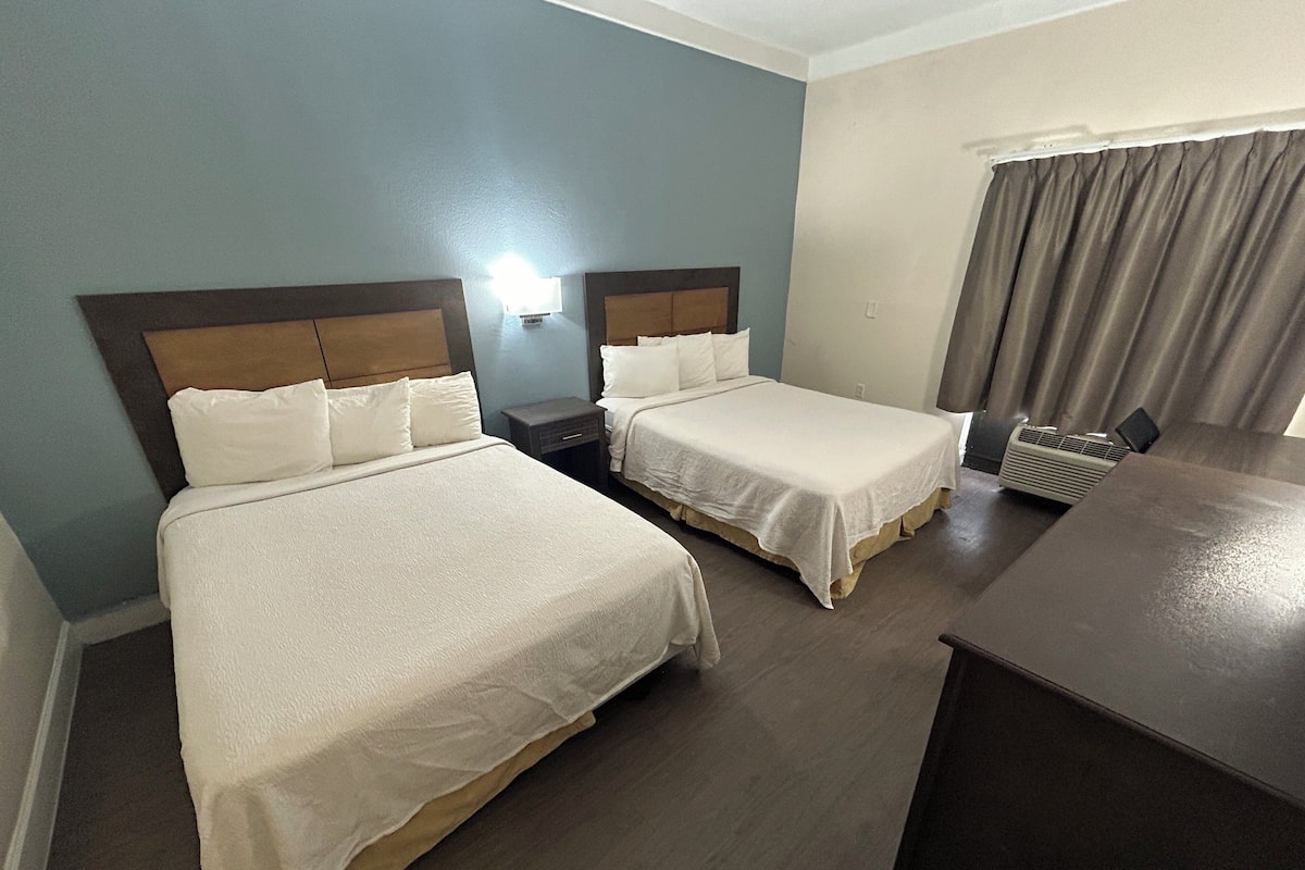 Desk, laptop workspace, iron/ironing board, free WiFi