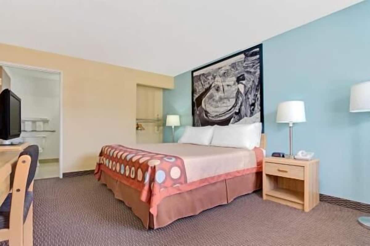 Individually furnished, desk, laptop workspace, blackout curtains