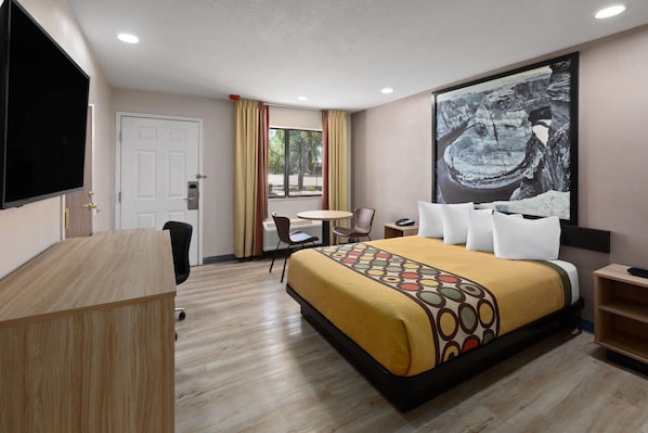 Room, 1 Queen Bed, Accessible, Non Smoking (Mobility) | Individually furnished, desk, laptop workspace, blackout drapes
