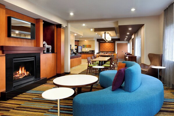 Lobby lounge - Fairfield Inn & Suites by Marriott Dallas Mesquite (Mesquite)