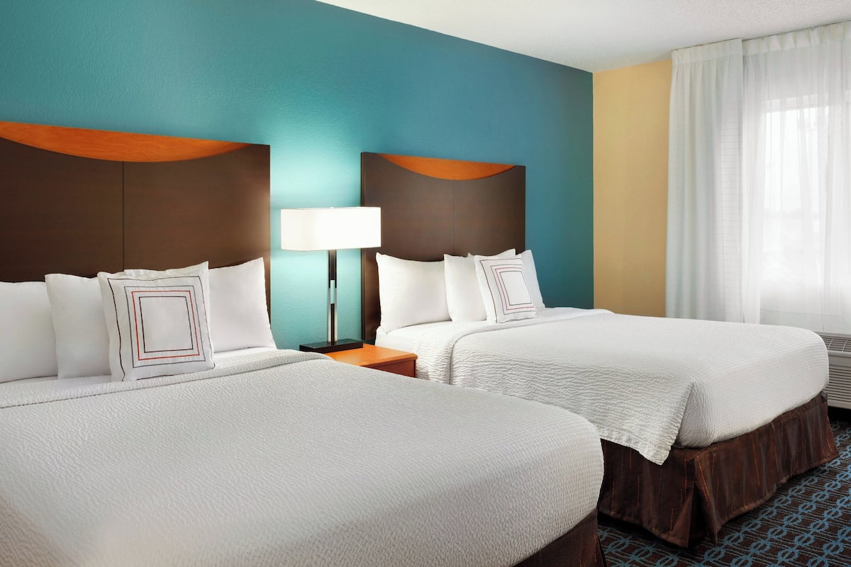 Room, 2 Queen Beds, Non Smoking | Desk, iron/ironing board, free cribs/infant beds, free WiFi