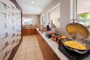Desayuno continental gratuito y diario