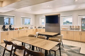 Free daily continental breakfast  - Springhill Suites By Marriott Phoenix Glendale Peoria (Glendale)