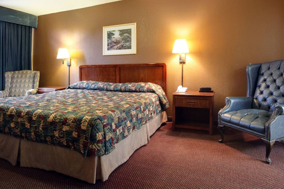 Suite, 1 King Bed, Non Smoking