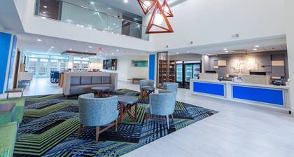 Holiday Inn Express & Suites Arlington North - Stadium Area by IHG
