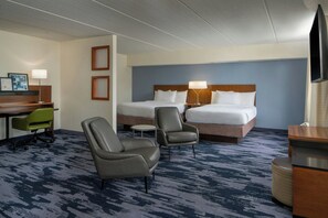Premium bedding, desk, laptop workspace, blackout curtains - Fairfield Inn & Suites Atlanta Airport South/Sullivan Road (College Park)
