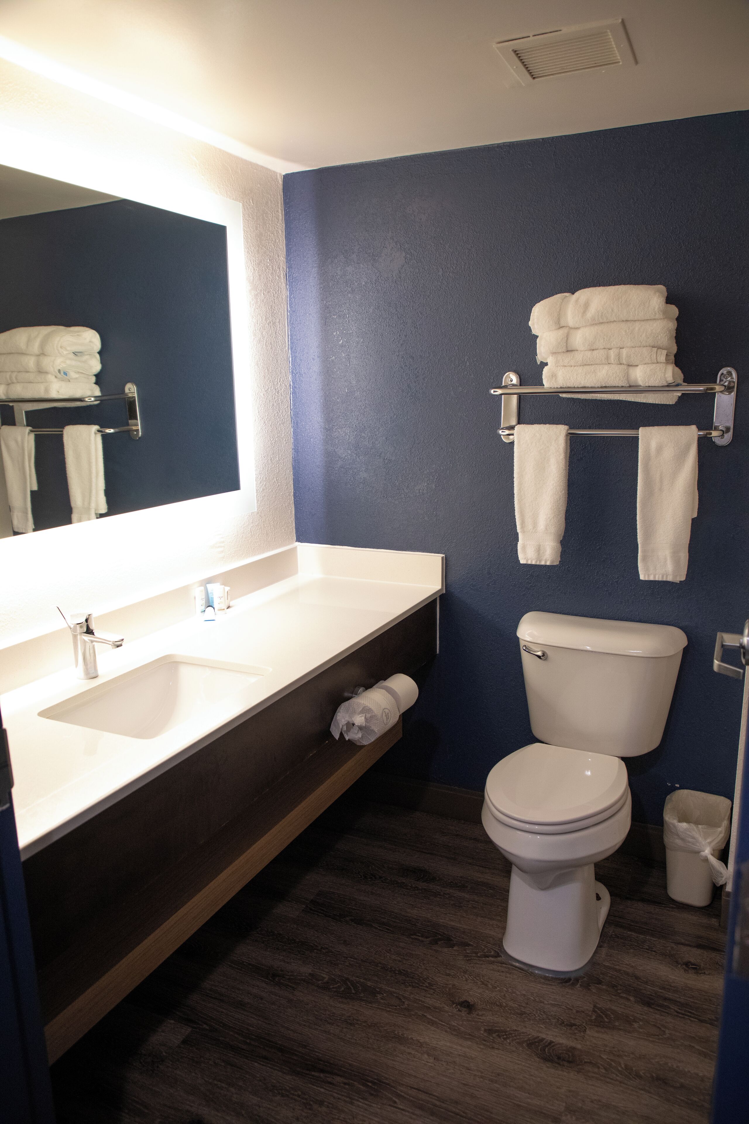 Combined shower/bathtub, hair dryer, towels, soap