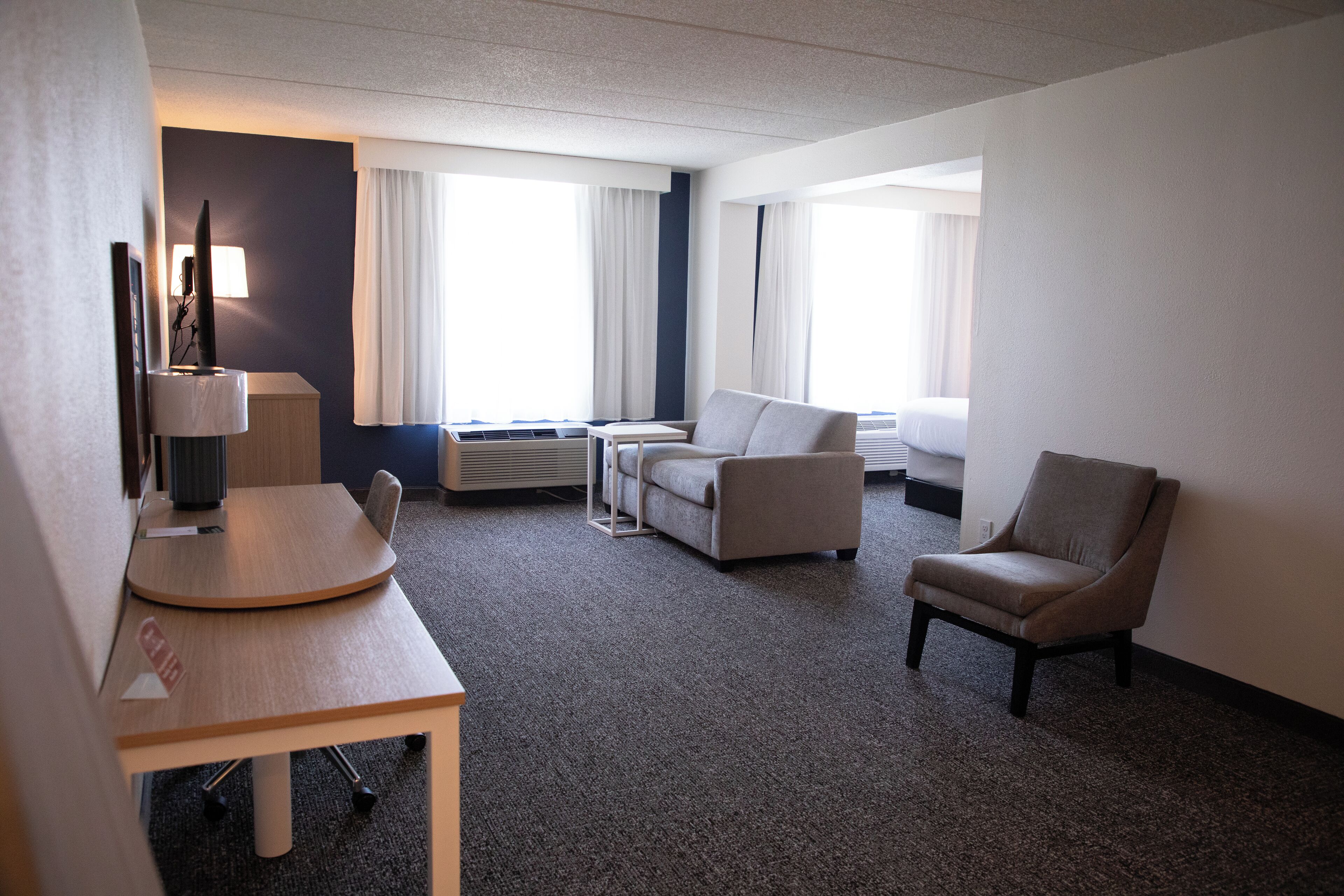 Studio, 1 King Bed | In-room safe, desk, blackout drapes, iron/ironing board