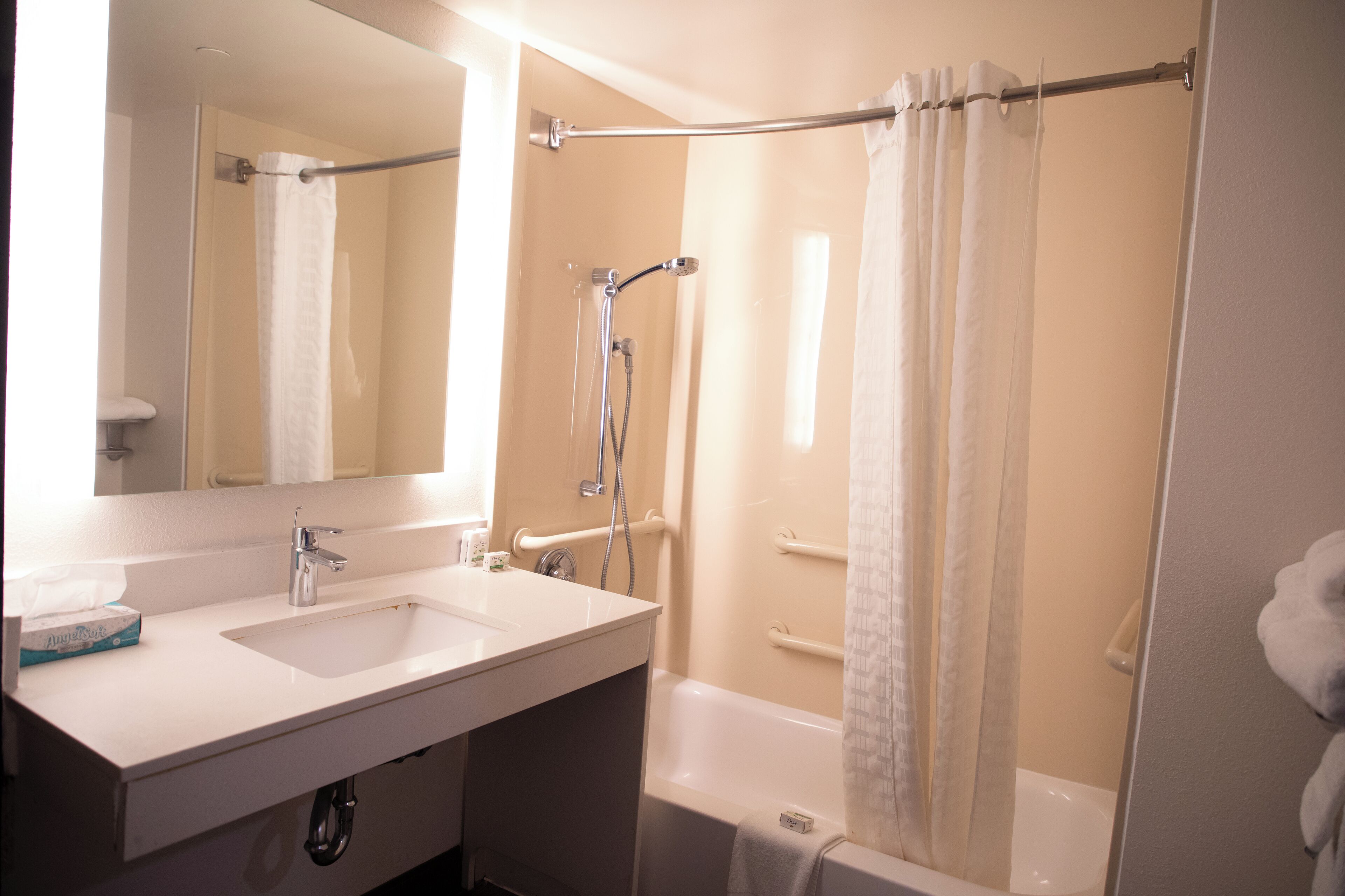 Combined shower/bathtub, hair dryer, towels, soap