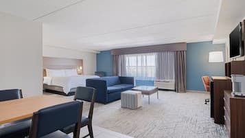 套房, 1 张特大床 | 办公桌、笔记本电脑工作区、熨斗/熨衣板、婴儿床