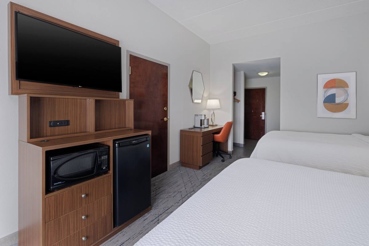 Standard Room, 2 Queen Beds, Accessible (Mobil, Tub)