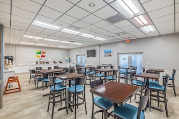 Free daily continental breakfast at Quality Inn and Conference Center Tampa-Brandon