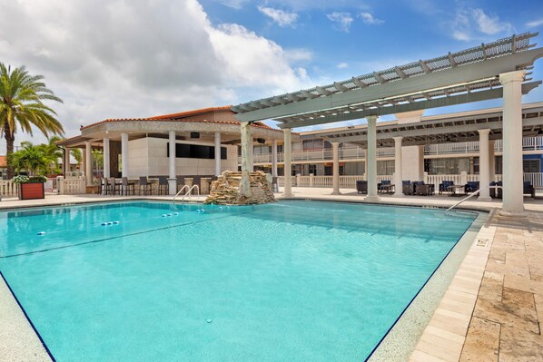 Standard Room, 1 King Bed, Non Smoking, Pool Side  | Private pool - Quality Inn and Conference Center Tampa-Brandon (Tampa)