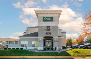 Welcome to Extended Stay America, featuring a modern architectural design with a flat roof and a prominent entrance.
